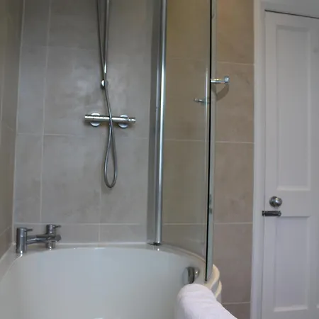 1 Thornbarrow * Bowness-on-Windermere