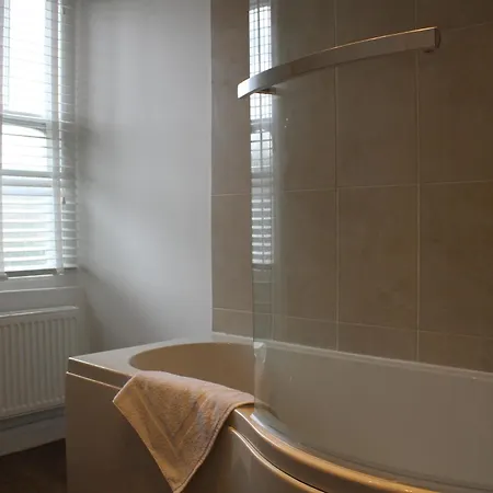 1 Thornbarrow * Bowness-on-Windermere