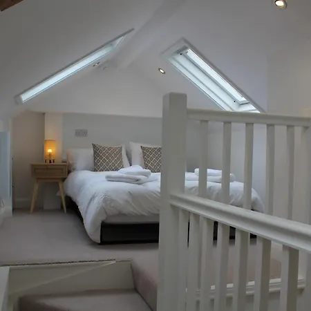 1 Thornbarrow *