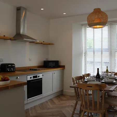 1 Thornbarrow * Bowness-on-Windermere